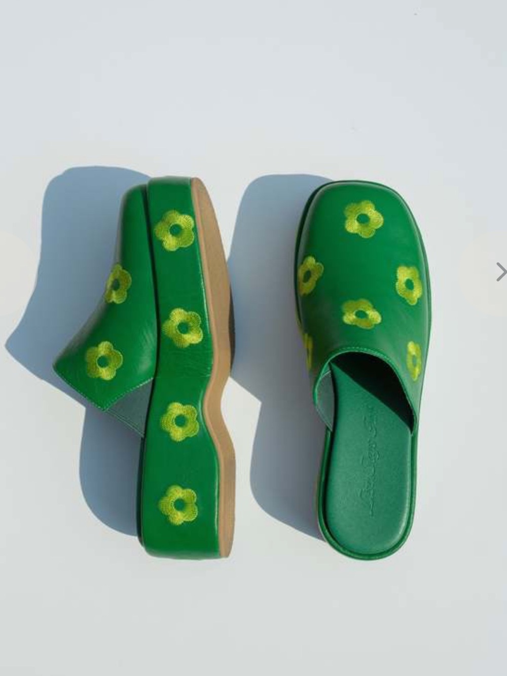 Lisa Says Gah Dakota clog in green daisy! - Picture 2 of 12